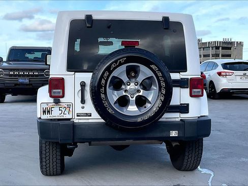 Used 2017 Jeep Wrangler Unlimited Sahara w/ Connectivity Group AWD/4WD image 5