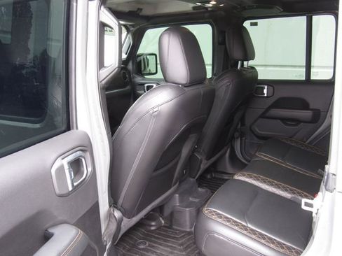Used 2022 Jeep Wrangler Unlimited Sahara AWD/4WD image 15