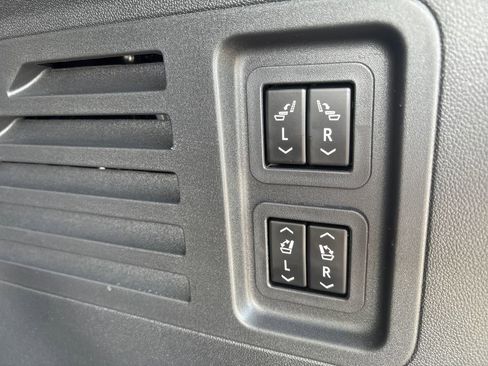 Used 2026 Buick Enclave Sport Touring FWD image 46