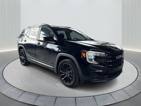 Used 2023 GMC Terrain SLE w/ Elevation Edition image 3