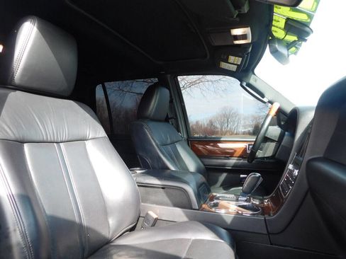 Used 2017 Lincoln Navigator L Select image 24