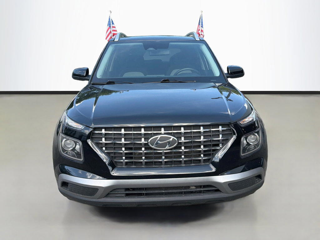 Used 2024 Hyundai Venue SEL FWD image 2