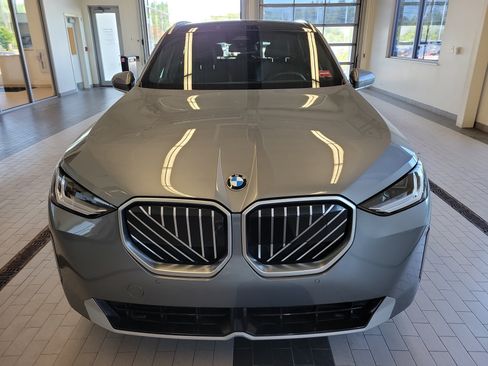 Used 2025 BMW X3 xDrive30i AWD/4WD image 2