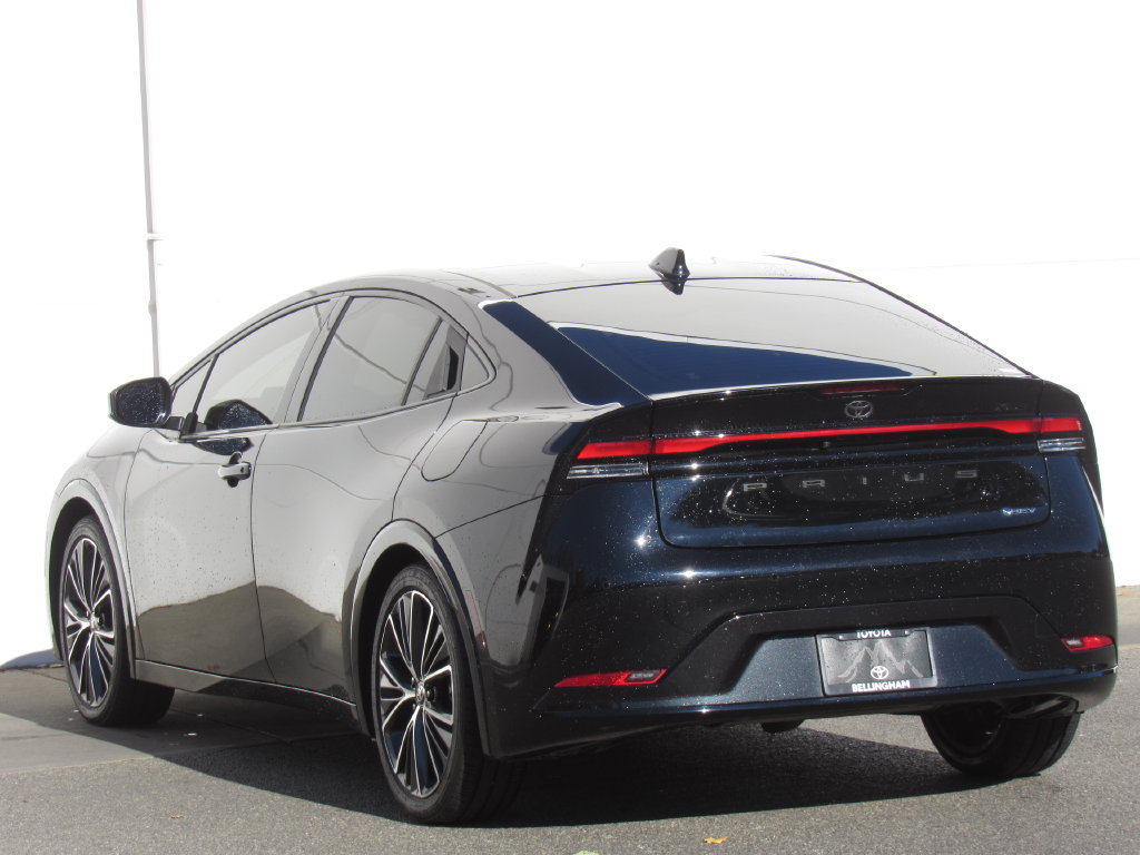 Used 2025 Toyota Prius FWD image 5