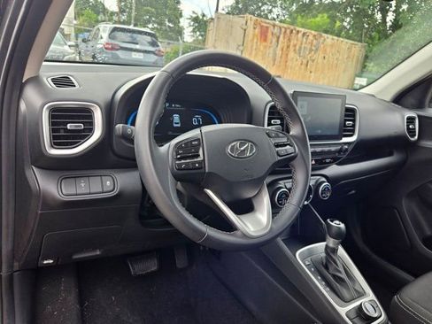 Used 2025 Hyundai Venue SEL FWD image 15