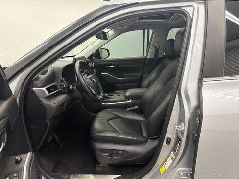 Used 2023 Toyota Highlander XLE FWD image 9