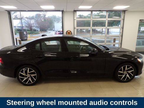 Used 2019 Volvo S60 T5 Momentum image 4