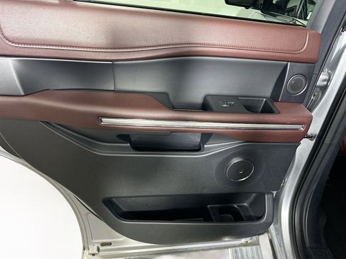 Used 2024 Ford Expedition Limited image 27