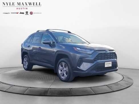 Used 2022 Toyota RAV4 XLE image 2