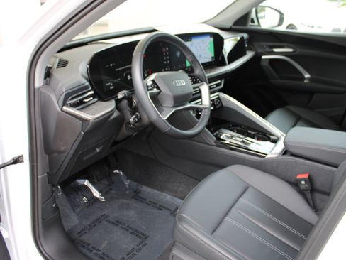 Certified 2025 Audi Q5 Premium w/ Convenience Package AWD/4WD image 15