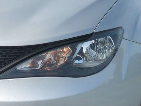 Used 2023 Chrysler Voyager LX FWD image 9