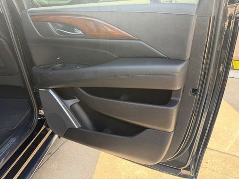 Used 2017 Cadillac Escalade ESV Premium Luxury image 26