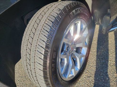 Used 2018 GMC Yukon XL SLE image 24