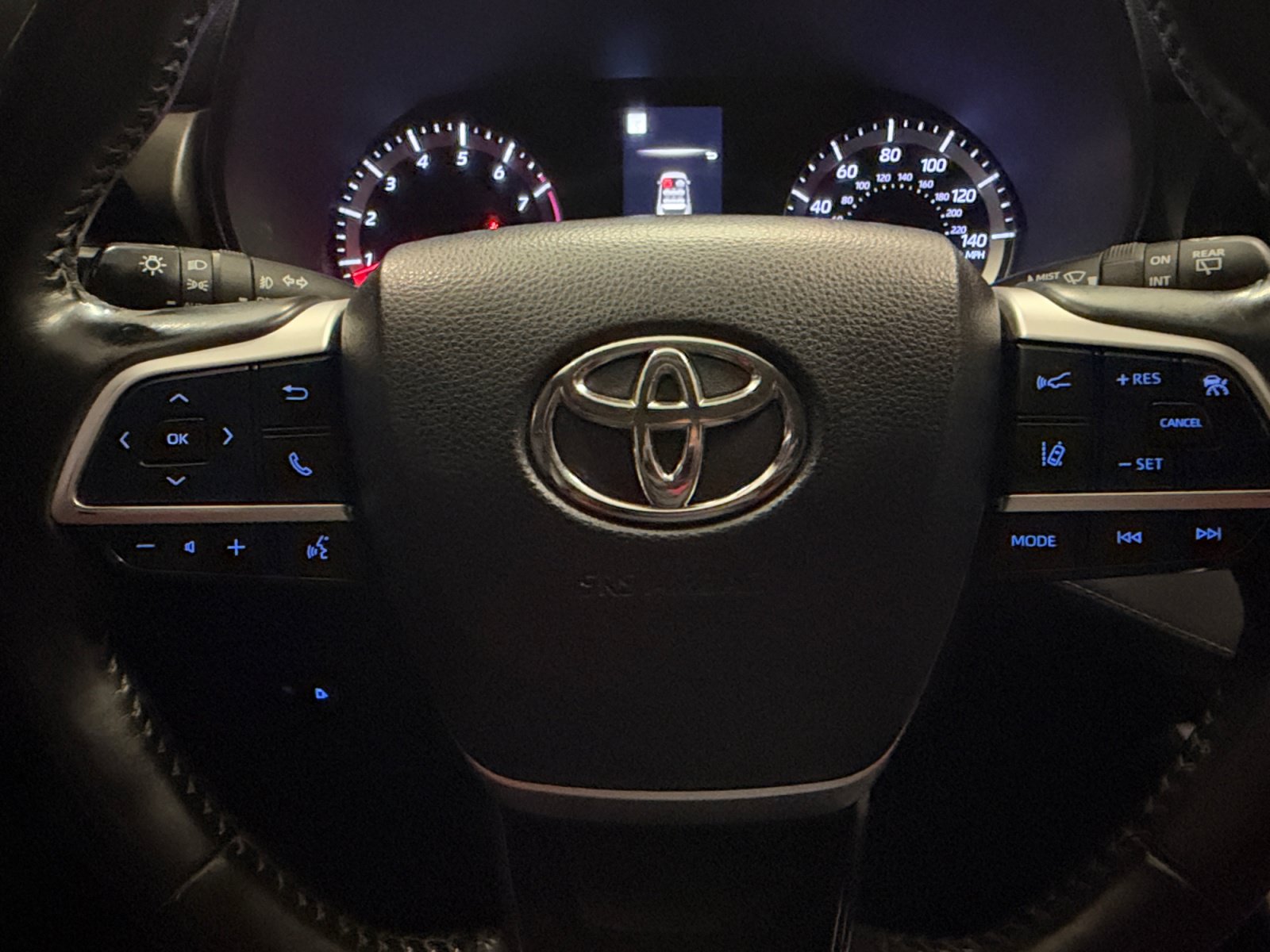 Used 2022 Toyota Highlander LE FWD image 19