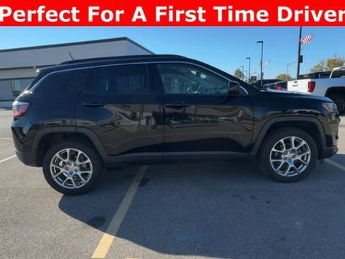 Used 2022 Jeep Compass Latitude image 9