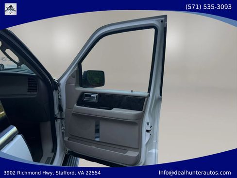 Used 2017 Lincoln Navigator Select AWD/4WD image 12