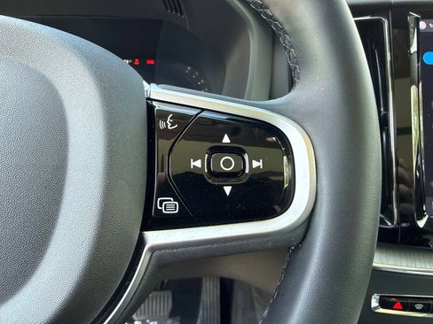 Certified 2025 Volvo XC60 B5 Plus image 32