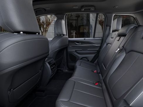 New 2025 Jeep Grand Cherokee Limited w/ Luxury Tech Group II image 23