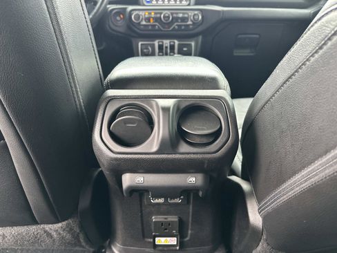 Used 2018 Jeep Wrangler Unlimited Sahara image 13