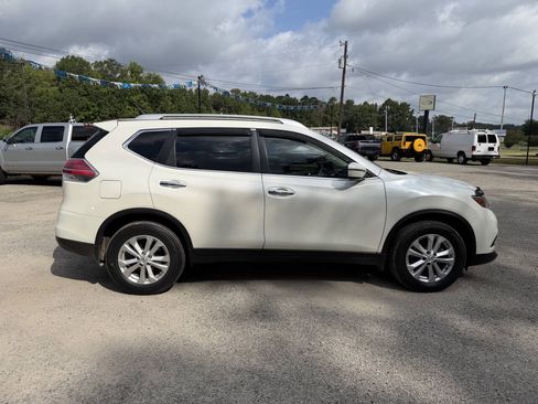 Used 2016 Nissan Rogue SV FWD image 3