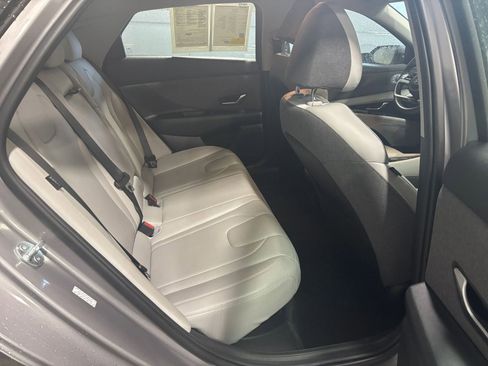 Used 2025 Hyundai Elantra Limited image 38