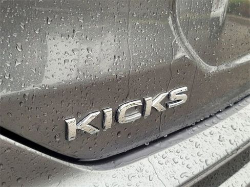 Used 2024 Nissan Kicks S image 6