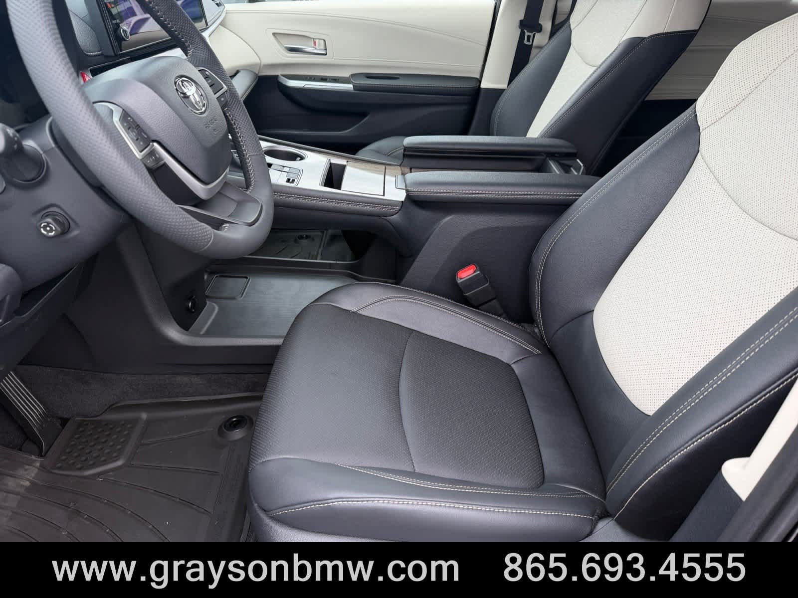 Used 2026 Toyota Sienna Limited AWD/4WD image 10