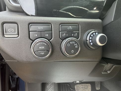 Used 2023 Chevrolet Silverado 1500 LT AWD/4WD image 11
