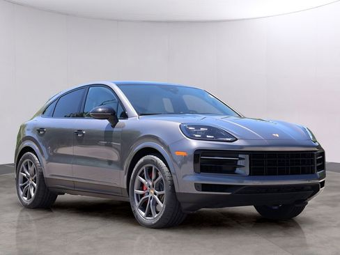 Certified 2024 Porsche Cayenne S AWD/4WD image 11