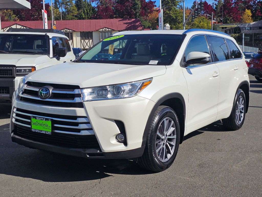 Used 2018 Toyota Highlander XLE AWD/4WD image 3