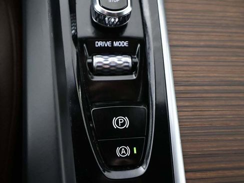 Used 2021 Volvo XC60 T5 Momentum w/ Premium Package image 49