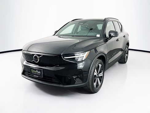 Used 2023 Volvo XC40 Recharge Plus image 3