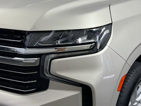 Used 2022 Chevrolet Suburban LT image 11