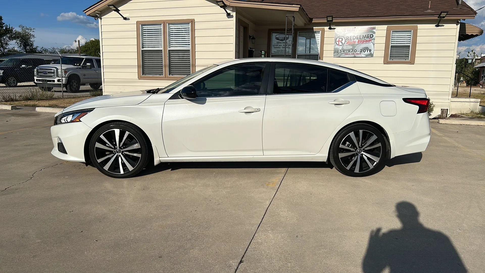 Used 2020 Nissan Altima 2.5 SR FWD image 2