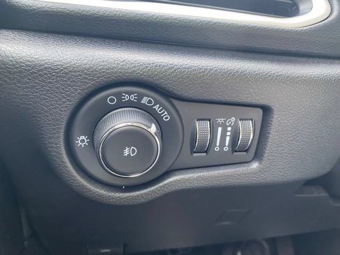 Used 2020 Chrysler Pacifica Touring-L Plus FWD image 28