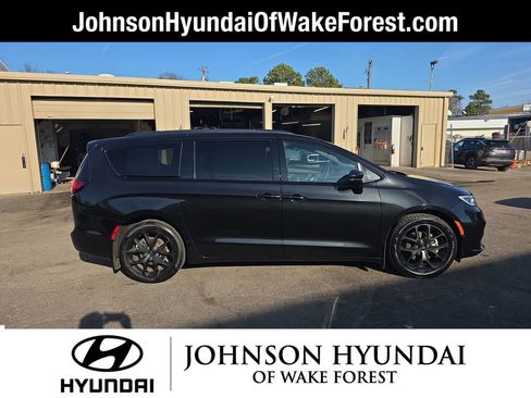 Used 2022 Chrysler Pacifica Limited w/ S Appearance Package image 12