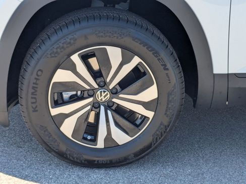 New 2026 Volkswagen Atlas SE image 10