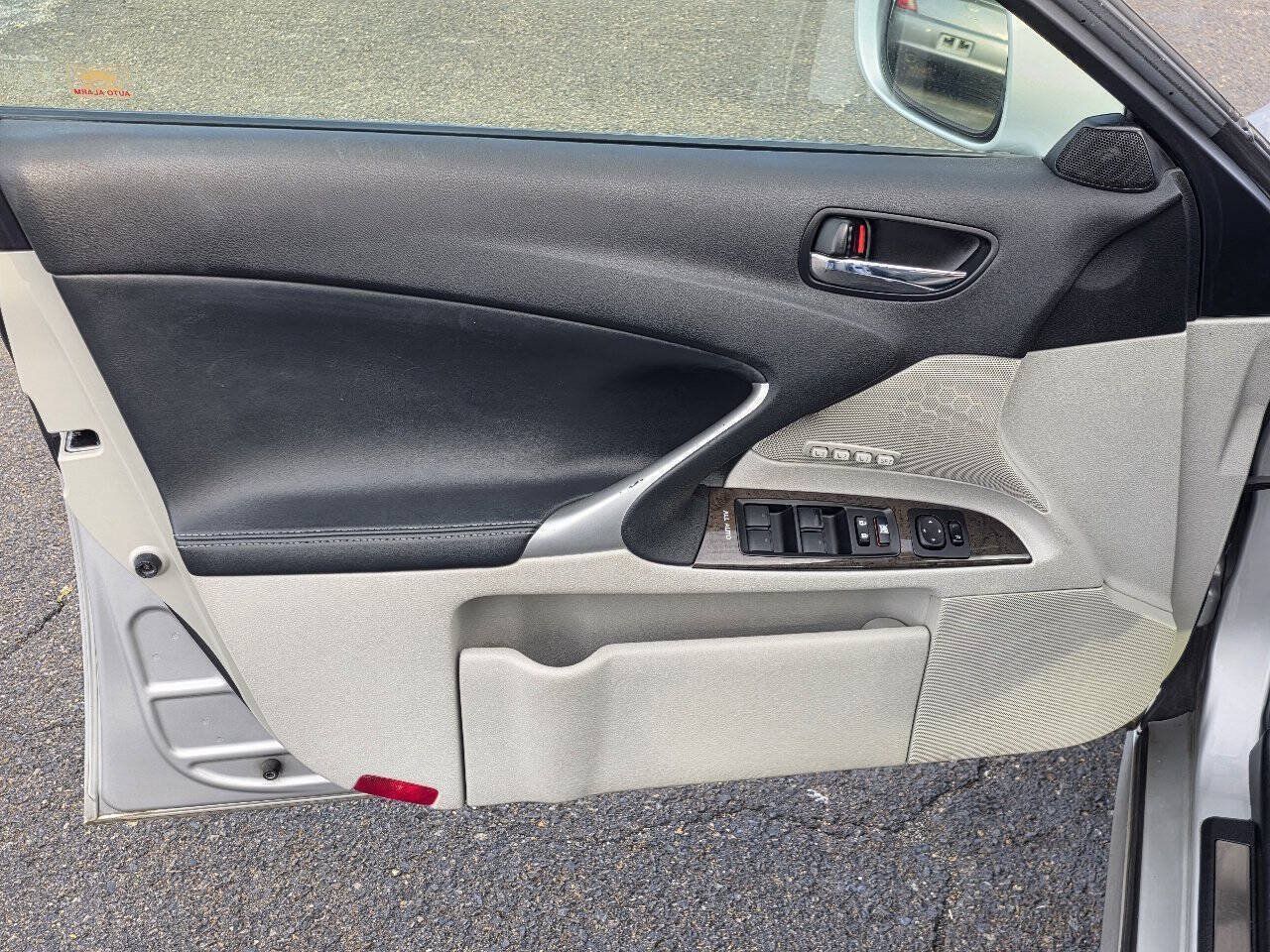 Used 2010 Lexus IS 250 AWD w/ Luxury Plus Value Edition image 11