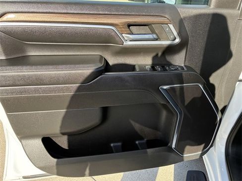 Used 2024 Chevrolet Silverado 2500 LT image 19