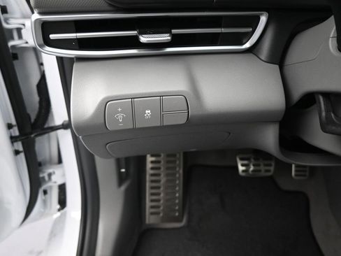 Used 2025 Hyundai Elantra Sport image 11