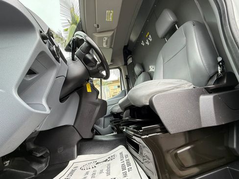 Used 2019 Ford Transit 250 130 Medium Roof RWD image 30