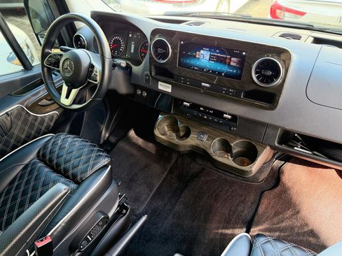 Used 2020 Mercedes-Benz Sprinter 2500 image 43