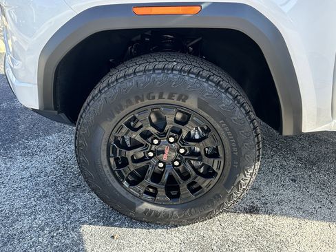 New 2026 GMC Canyon Elevation w/ Convenience Package image 34