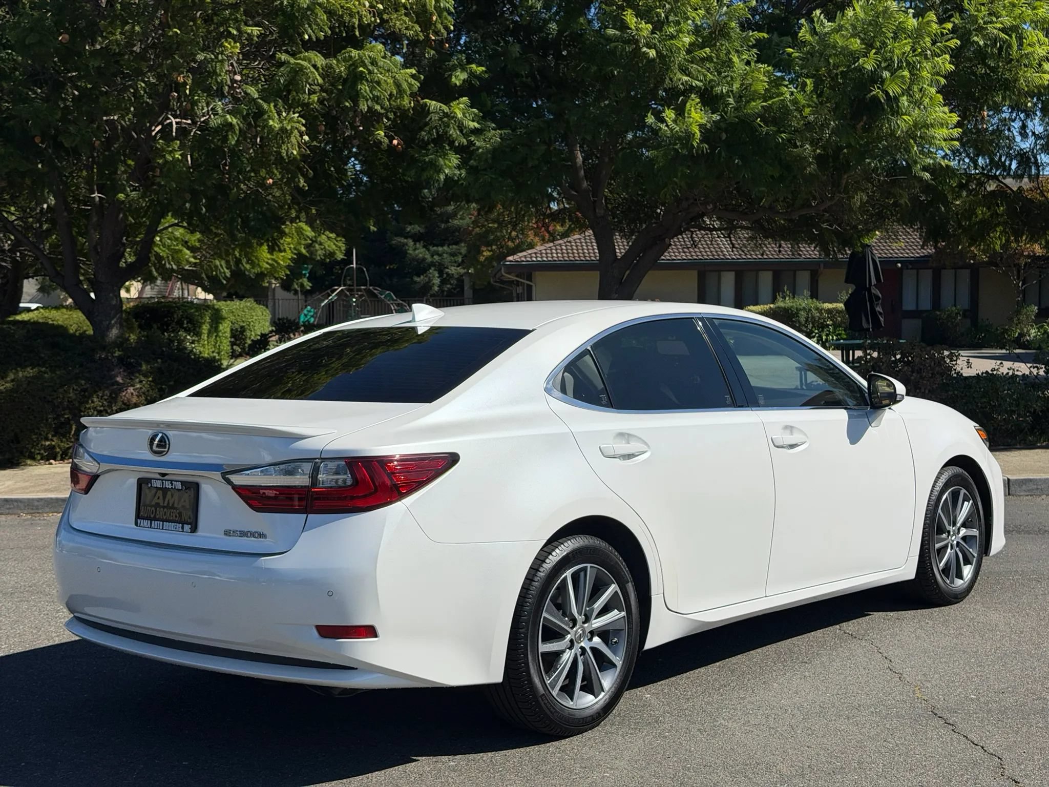 Used 2016 Lexus ES 300h w/ Navigation System Package FWD image 5