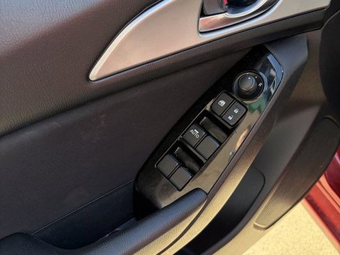 Used 2018 MAZDA MAZDA3 Sport w/ Preferred Equipment Package image 6