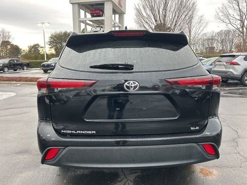 Used 2024 Toyota Highlander XLE image 6