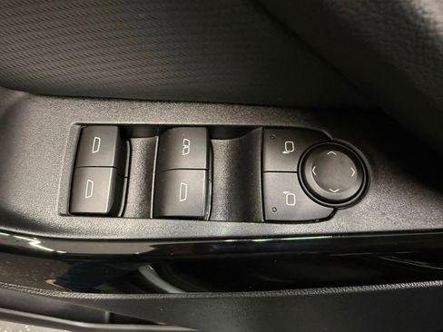 Used 2026 Chevrolet Equinox LT FWD image 10