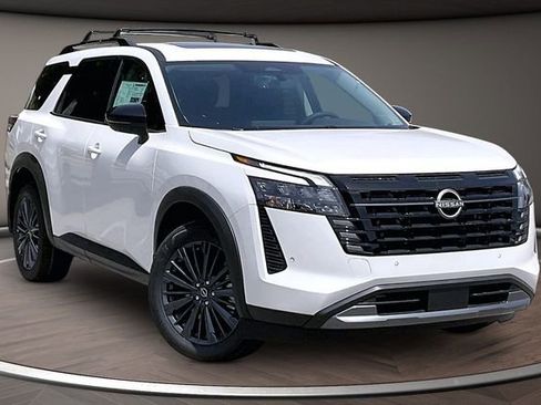 New 2026 Nissan Pathfinder SL w/ SL Premium Package AWD/4WD image 2