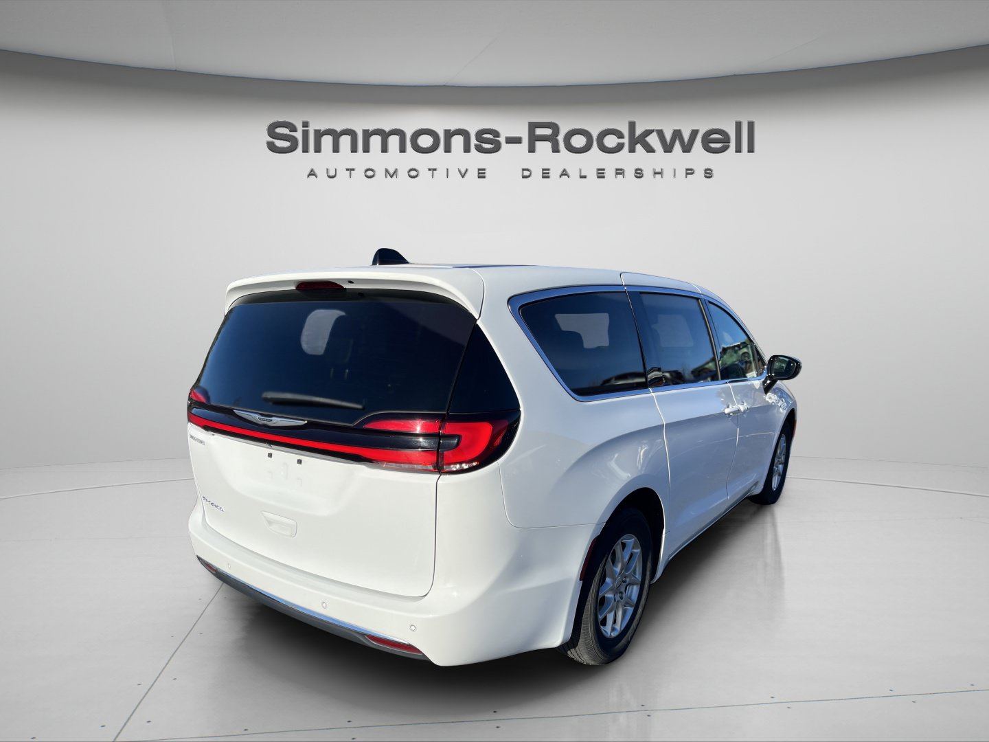 Used 2025 Chrysler Pacifica Select FWD image 5