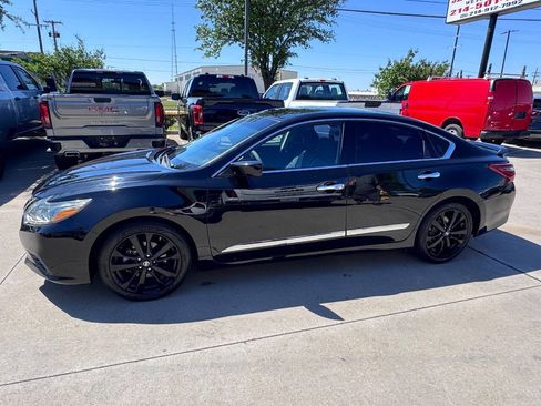 Used 2017 Nissan Altima 2.5 SR w/ Midnight Edition Package image 14